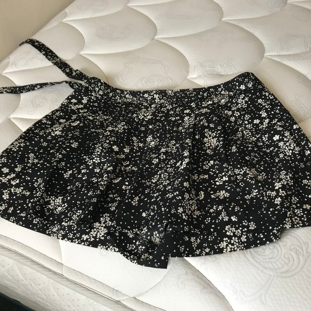 ELLE Black White Floral Skort sz4